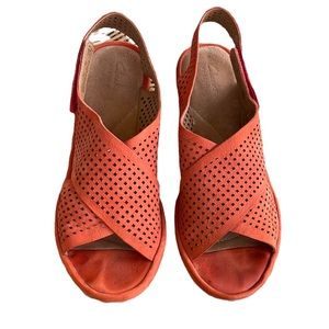Clarks Womens Sz 8 Clarene Award Nubuck Wedges Sandals Orange Laser cut out